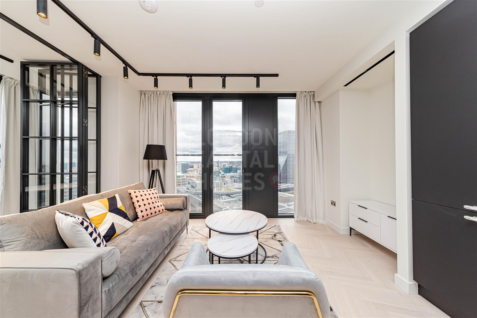 2 bed property in 19 Sun Street, London